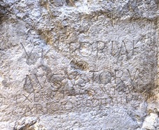 Laserové skenovanie rímskeho nápisu v Trenčíne